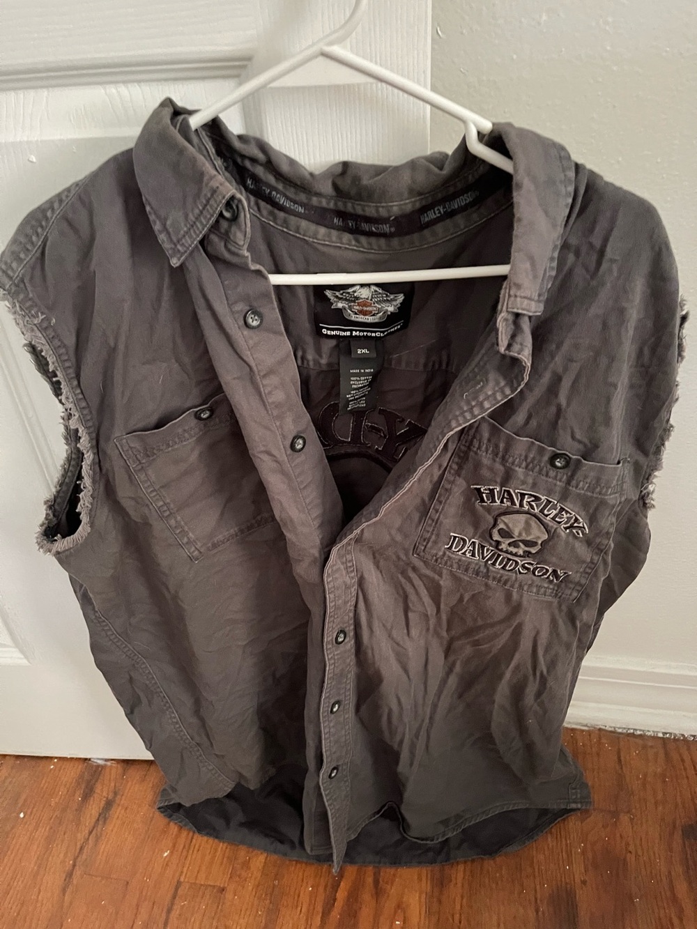 Harley-Davidson Gray Sleeveless Button-Up Shirt with Embroidered Logo